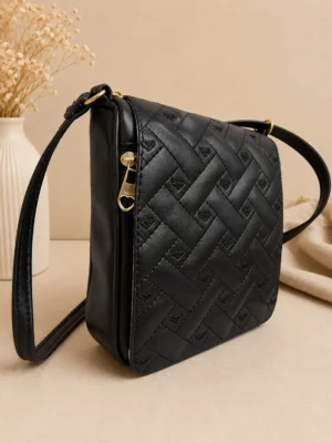 Elegant Quilted Crossbody Shoulder Bag with Spacious Design